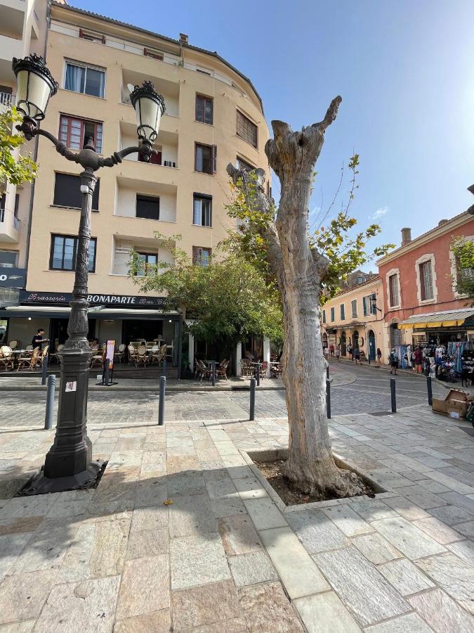 Calvi T2 Climatise, Wifi, Centre-Ville, A Proximite Plage, Commerces, Taxi & Gare, Vue Plage & Montagne Buitenkant foto